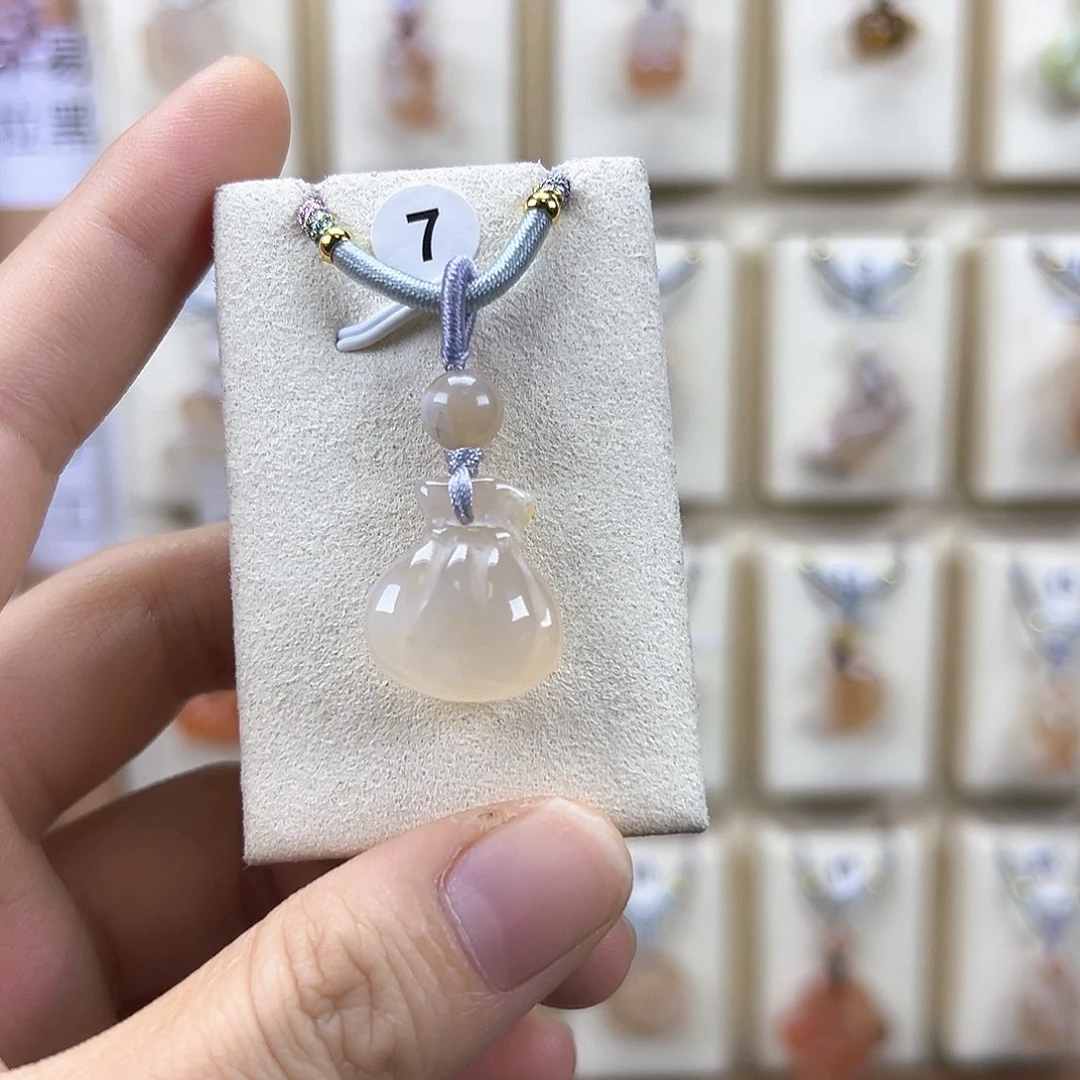 石英质玉未镶嵌吊坠(赠链)开*果