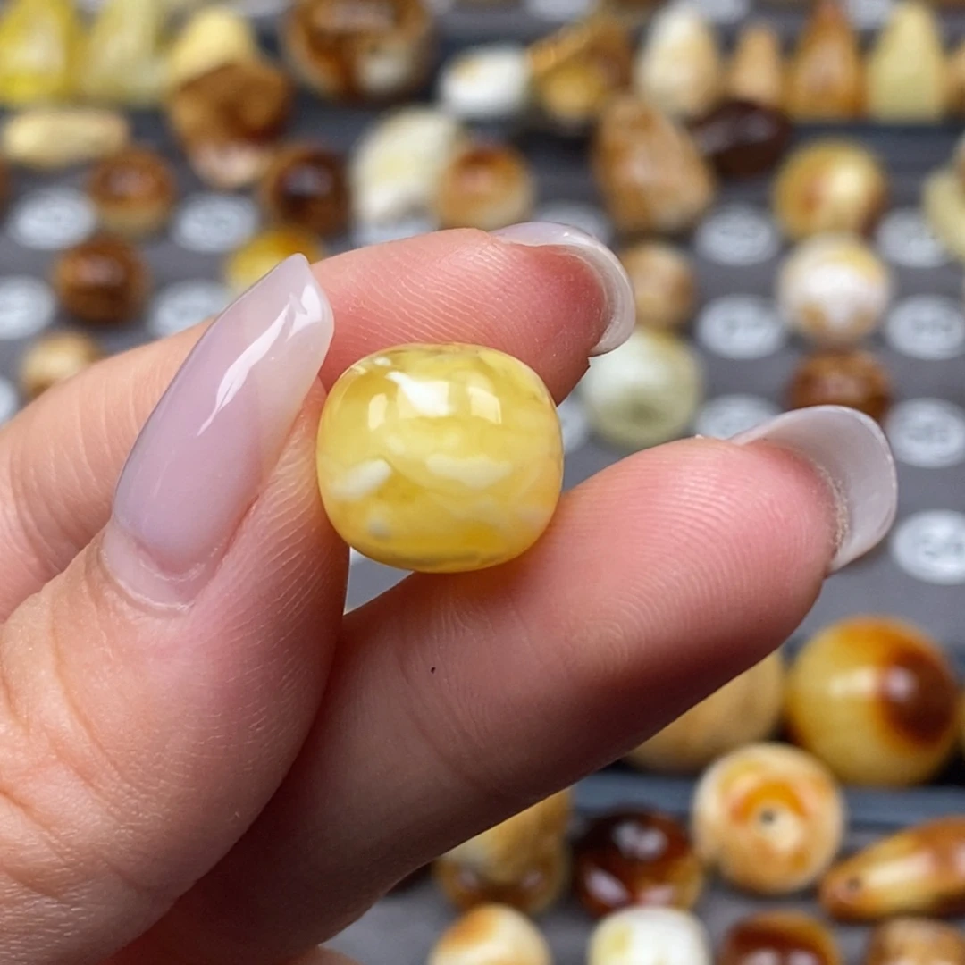 琥珀颈饰未镶嵌?****