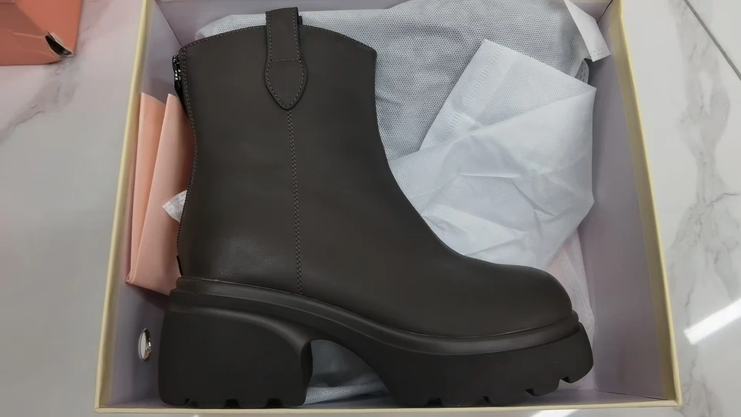 新款时尚百搭休闲秋冬粗跟短靴圆头厚底瘦瘦靴马丁靴LY-18