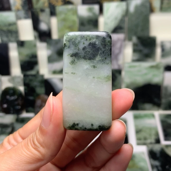 独山玉颈饰未镶嵌