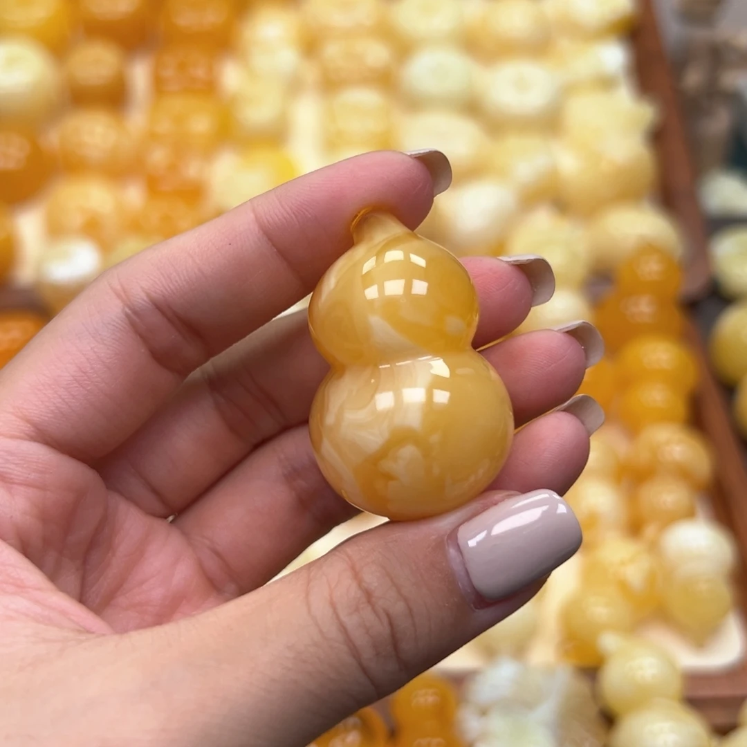 格***。琥珀未镶嵌颈饰蜜蜡