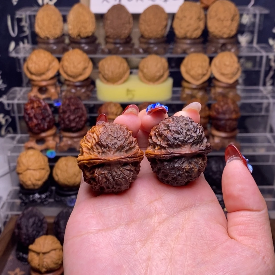 文玩核桃把件Z1七彩珊瑚纹绣球35尺