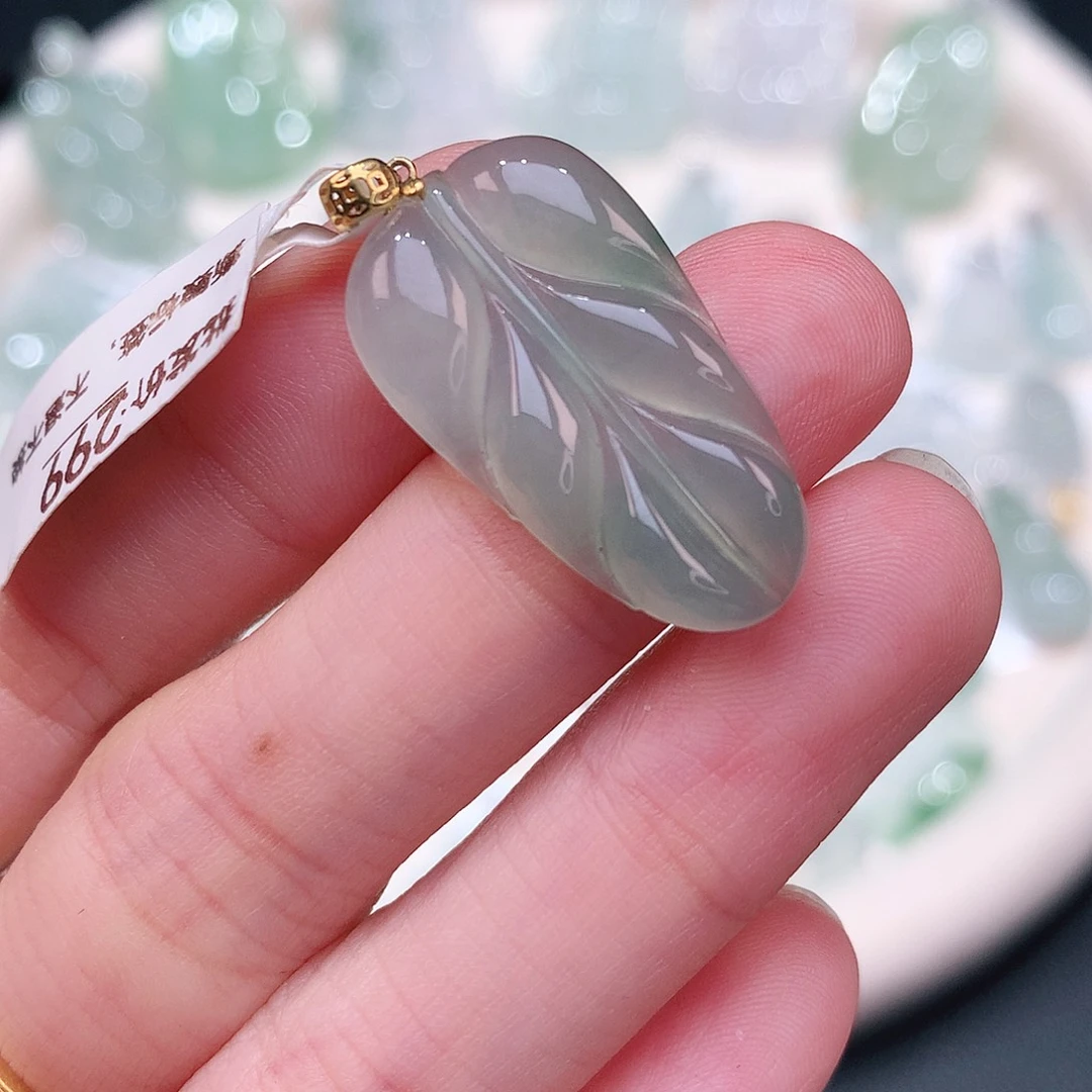 颈饰18K金镶嵌翡翠25.5-14.6-3.7