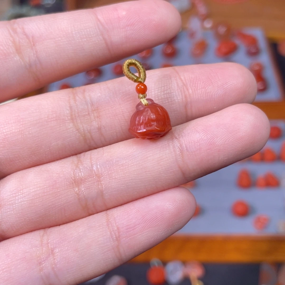 未镶嵌莲蓬南红玛瑙