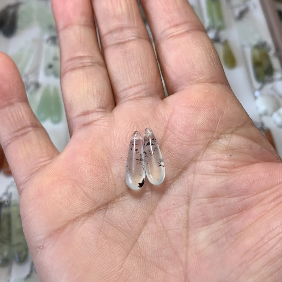 蛇纹石玉耳环未镶嵌甜****?