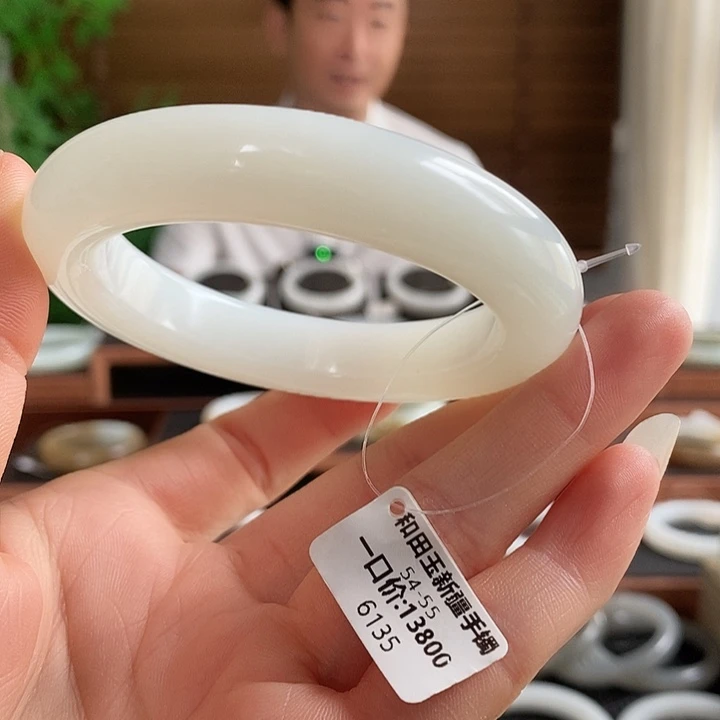 未镶嵌手镯和田玉6135