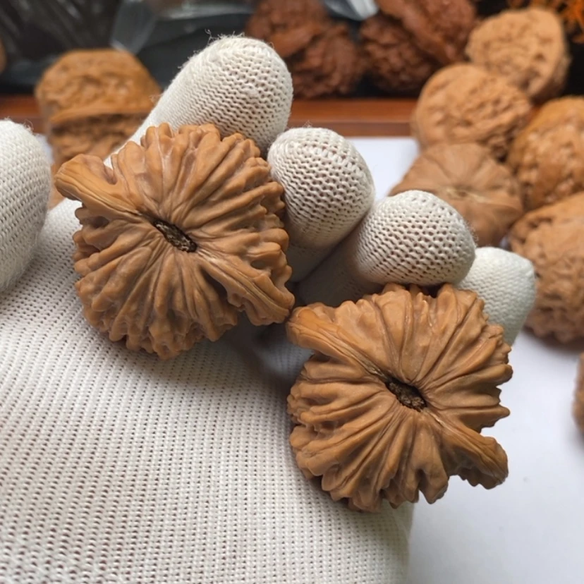 【闪购商品】文玩核桃把件楠**65楼子