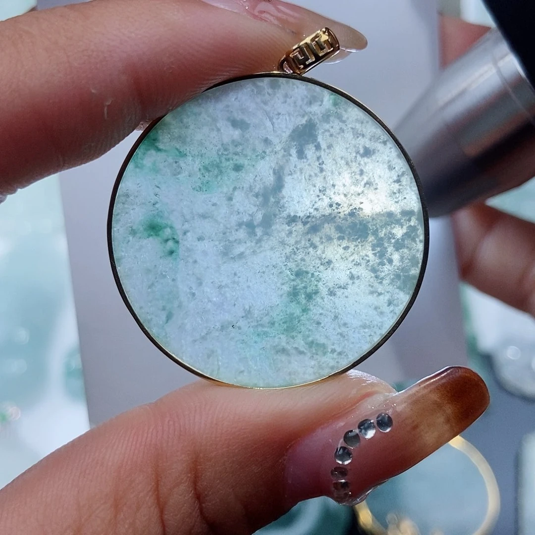 翡翠吊坠(不含链)18K金镶嵌