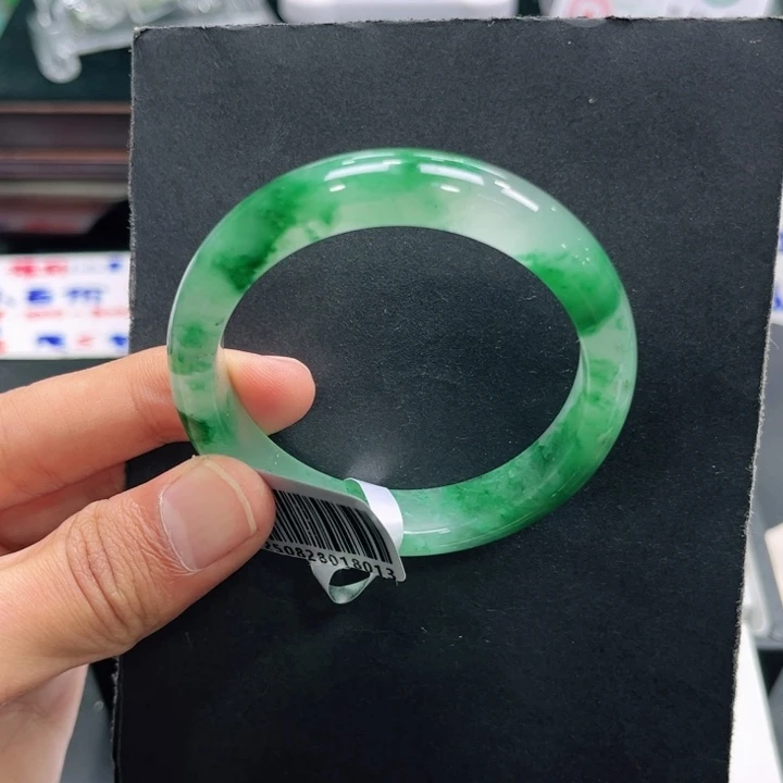石英质玉（非洲翠）未镶嵌手镯
