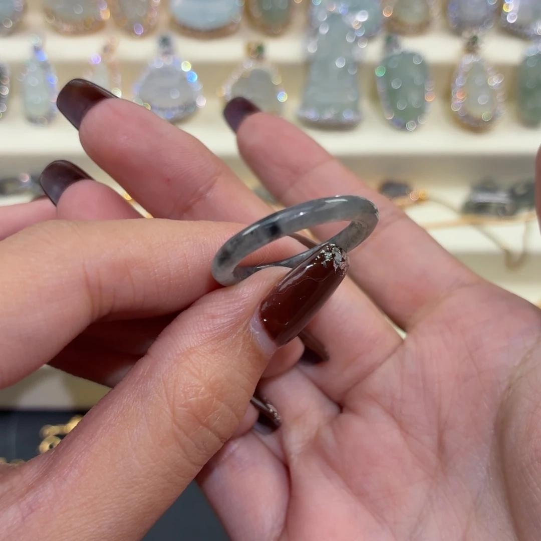 翡翠未镶嵌颈饰戒指