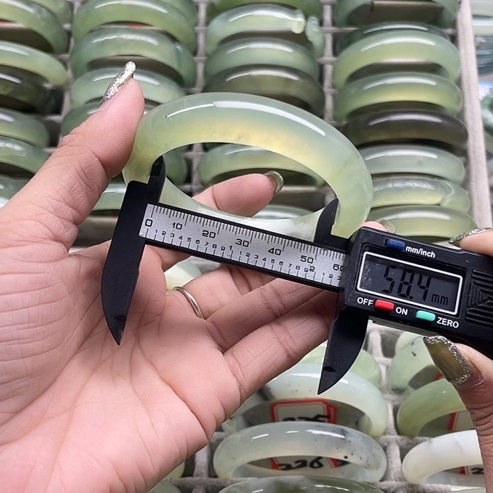 蛇纹石玉未镶嵌手镯222