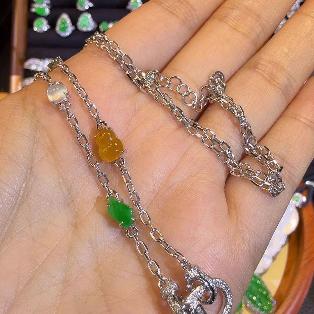 翡翠吊坠(赠链)18K金镶嵌精工重金版猪鼻款万能链