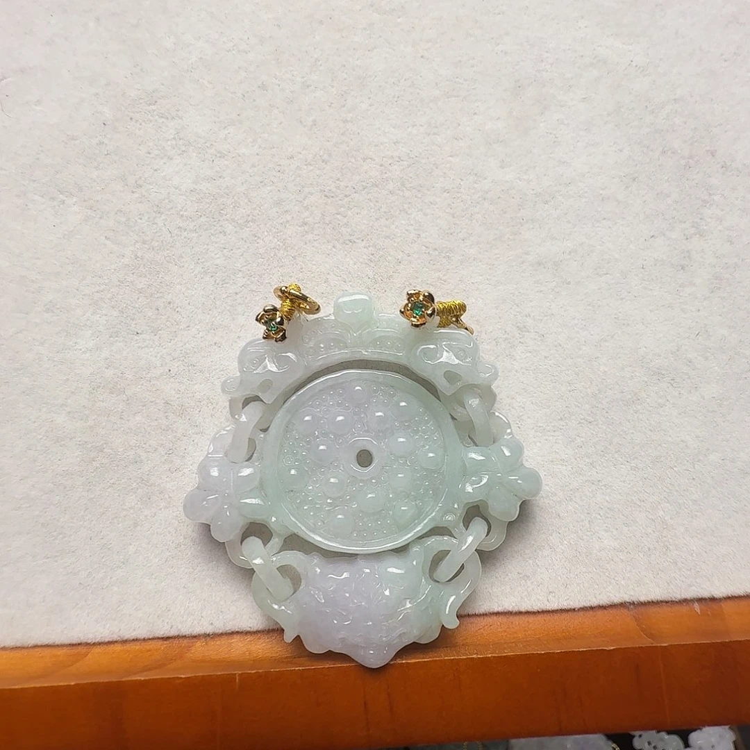 翡翠未镶嵌吊坠(赠链)