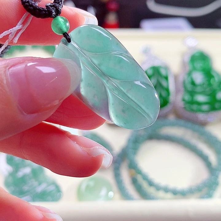 翡翠颈饰未镶嵌天然