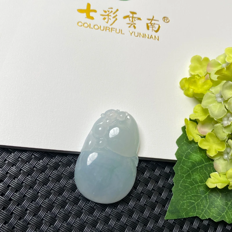 Colourful Yunnan/七彩云南冰种白月光翡翠葫芦