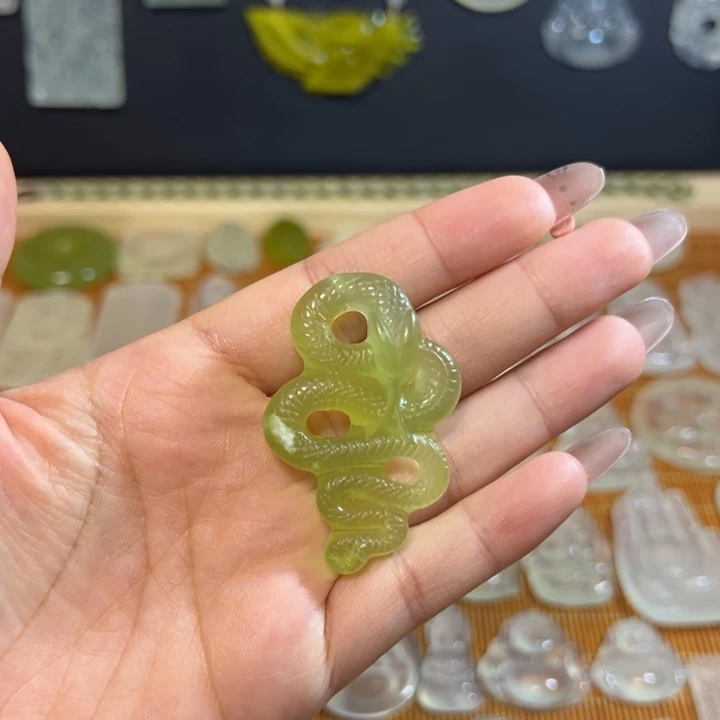 岫玉未镶嵌岫玉绿冰蛇挂件吊坠