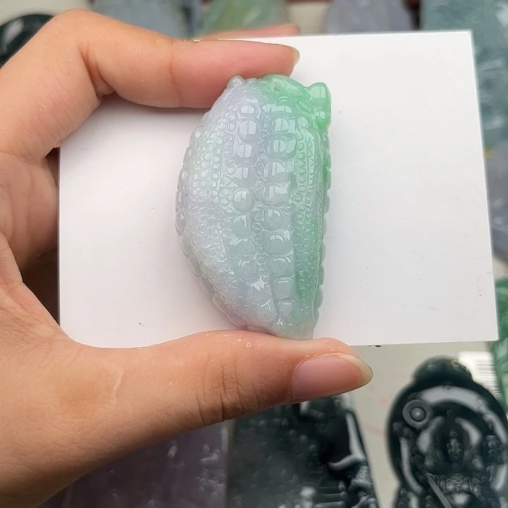 翡翠未镶嵌颈饰挂件