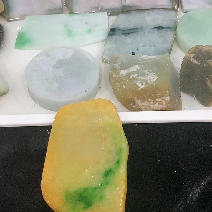 【闪购商品】未镶嵌挂件翡翠两****地