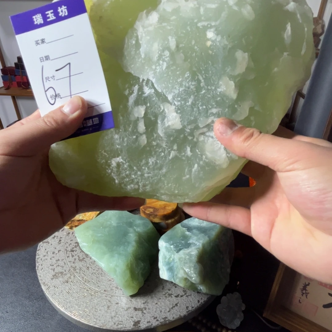 苹****蛇纹石玉未镶嵌纯天然岫玉原石