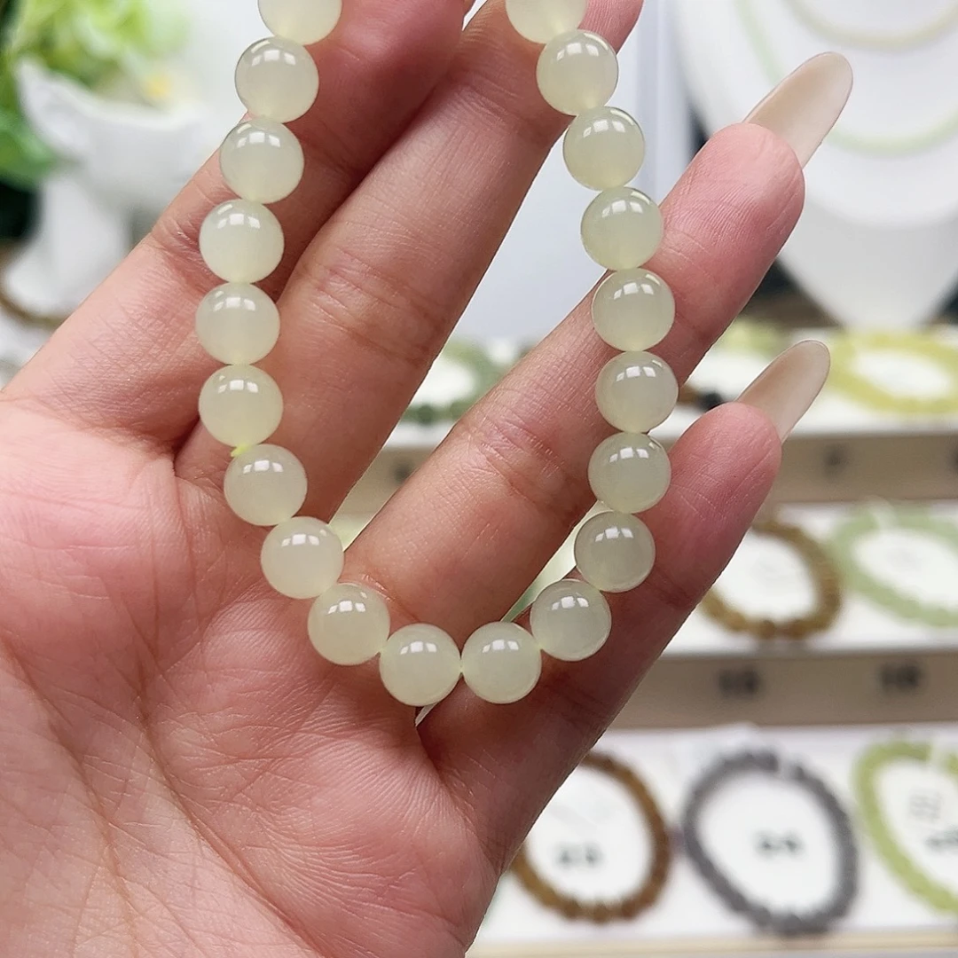 w***娟和田玉未镶嵌手串