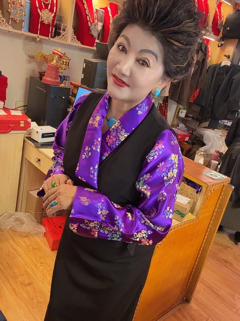 新年绸缎衬衫拍一发二