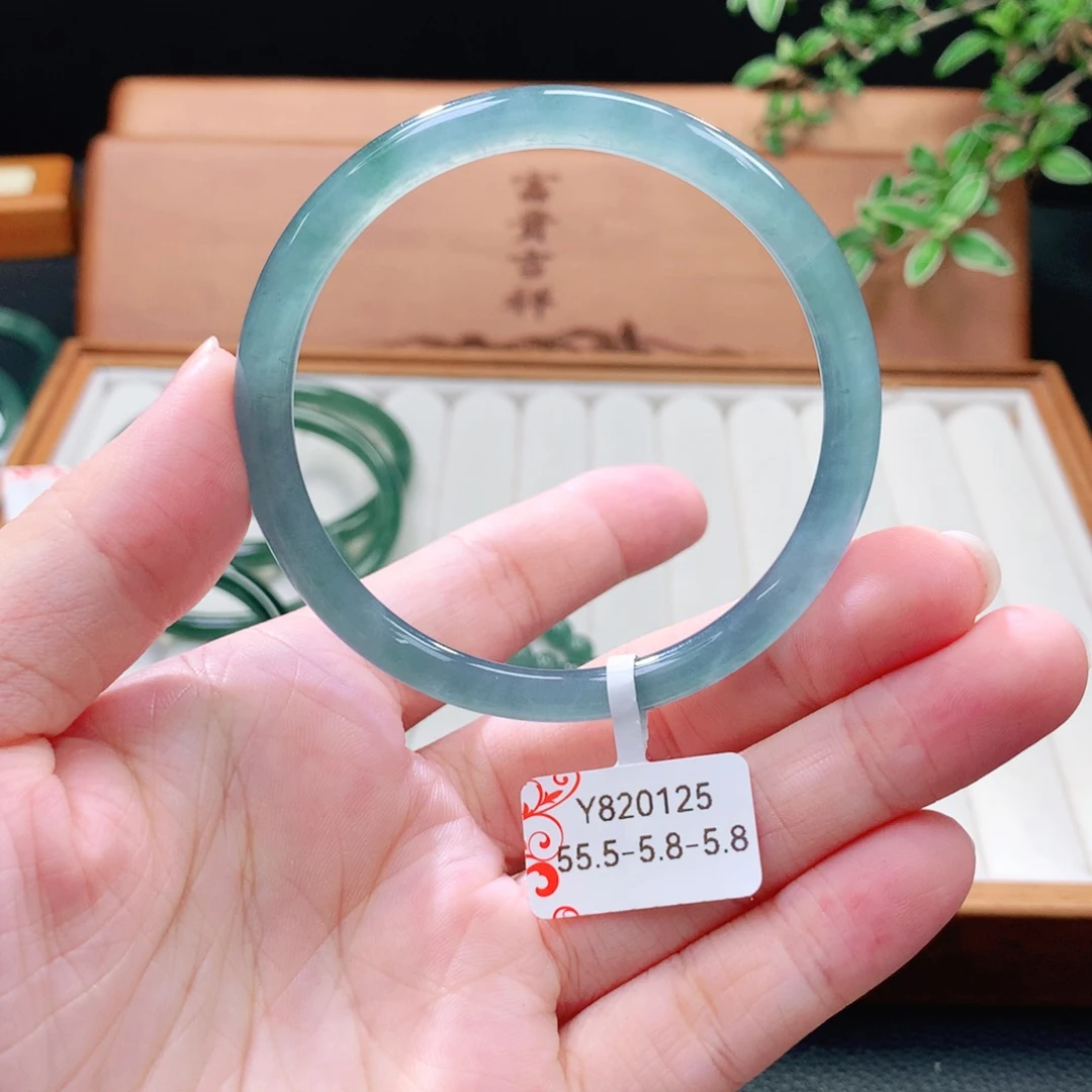 翡翠未镶嵌手镯（圆镯）