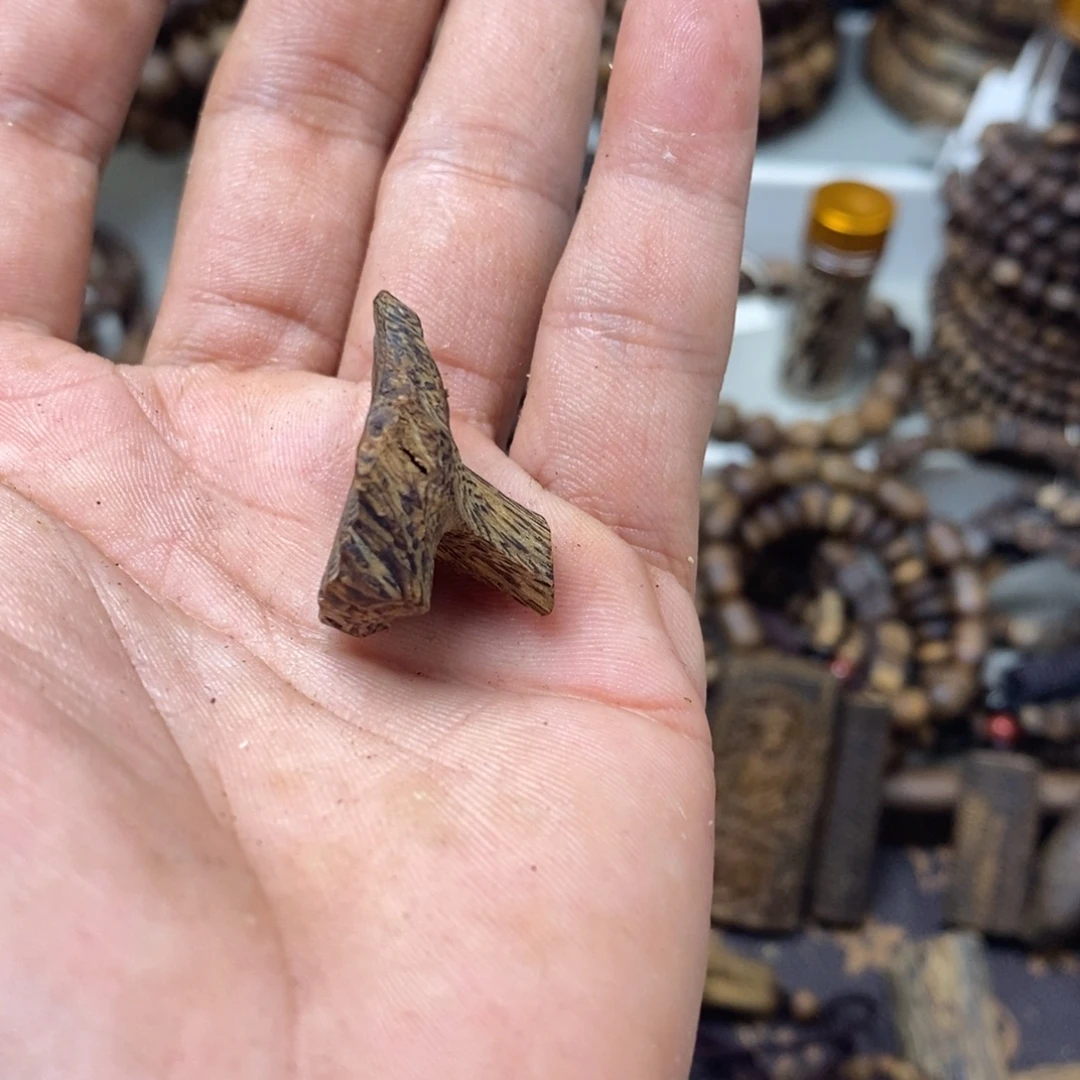 沉香沉香碎屑树钉