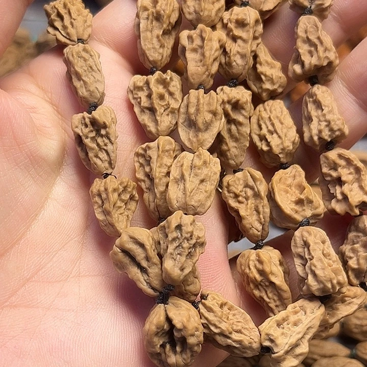 严***村桃核吊坠蛤蟆头异