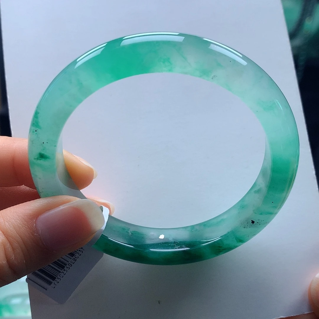 未镶嵌手镯石英质玉