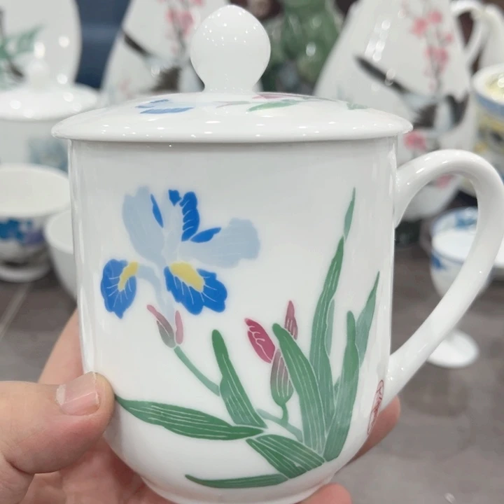 壶釉下五彩的瓷器和瓷器