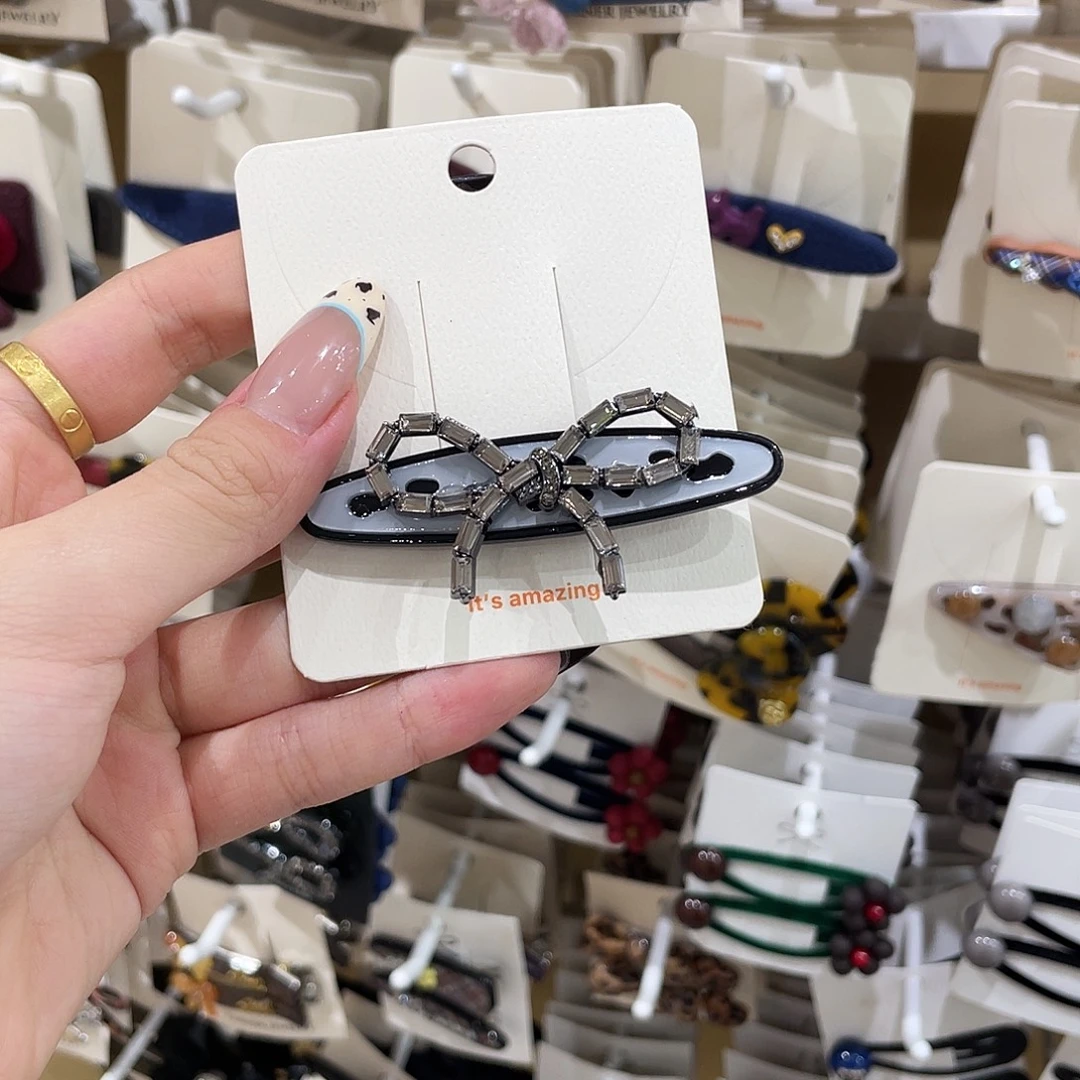铁合金树脂灰色带钻蝴蝶结