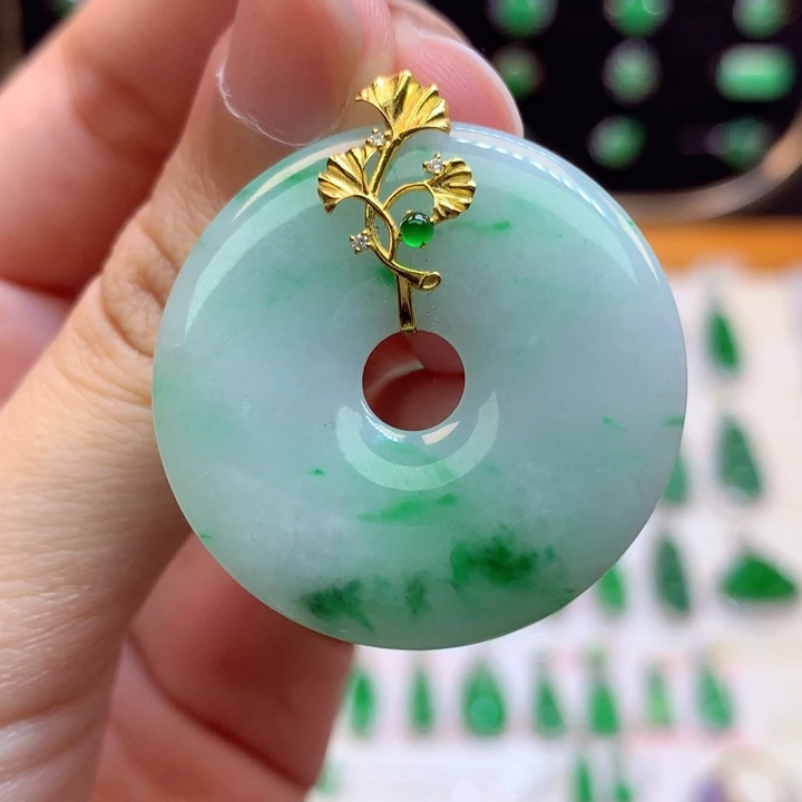 翡翠18K金镶嵌颈饰翡翠