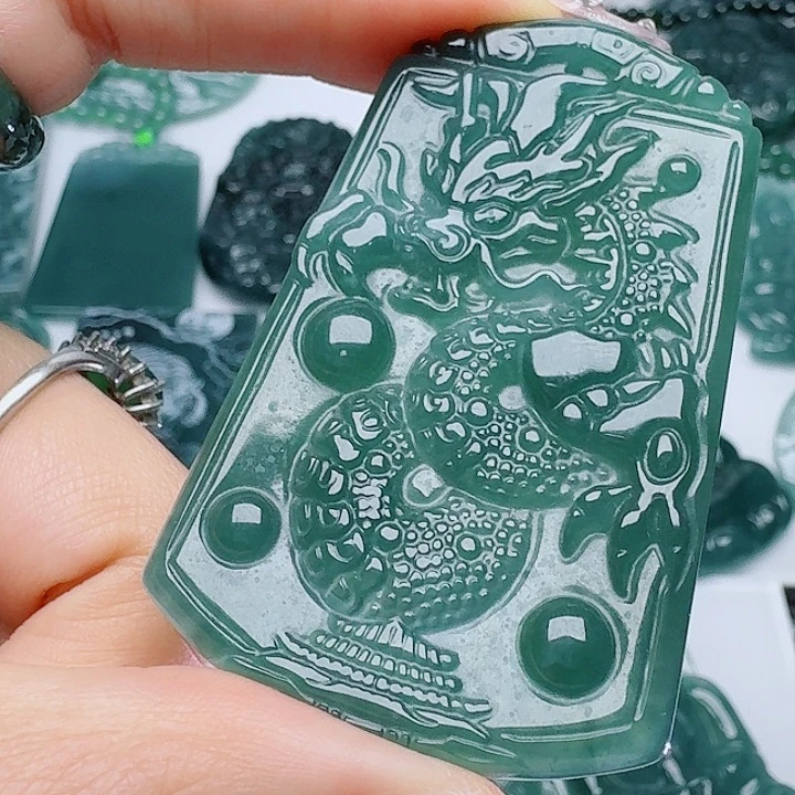 翡翠未镶嵌颈饰天然的A货翡翠多样性发其一