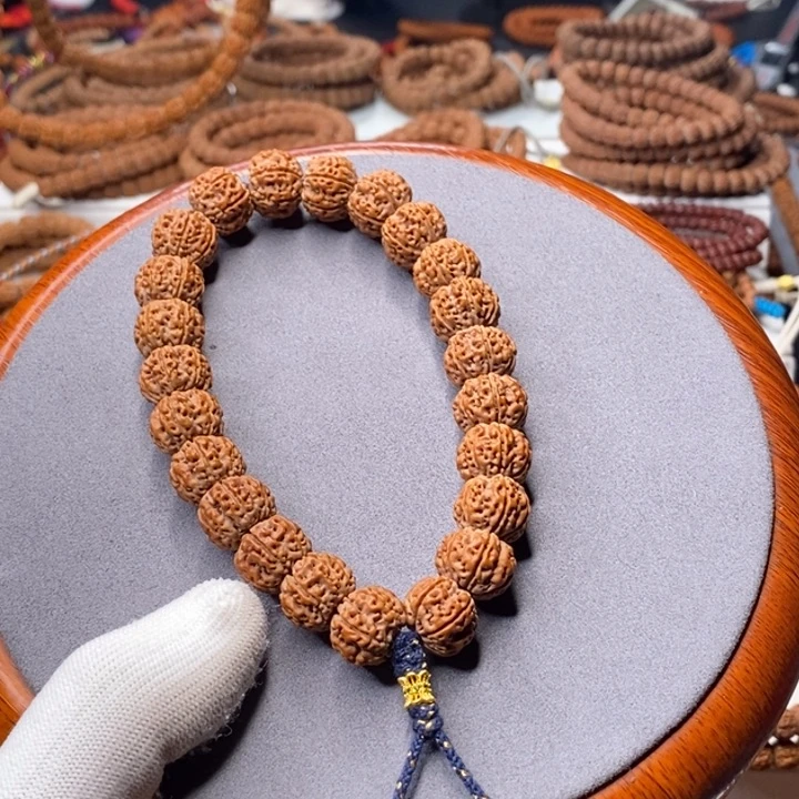 金刚菩提手串不****王六瓣凹底梅花，尺寸14.5