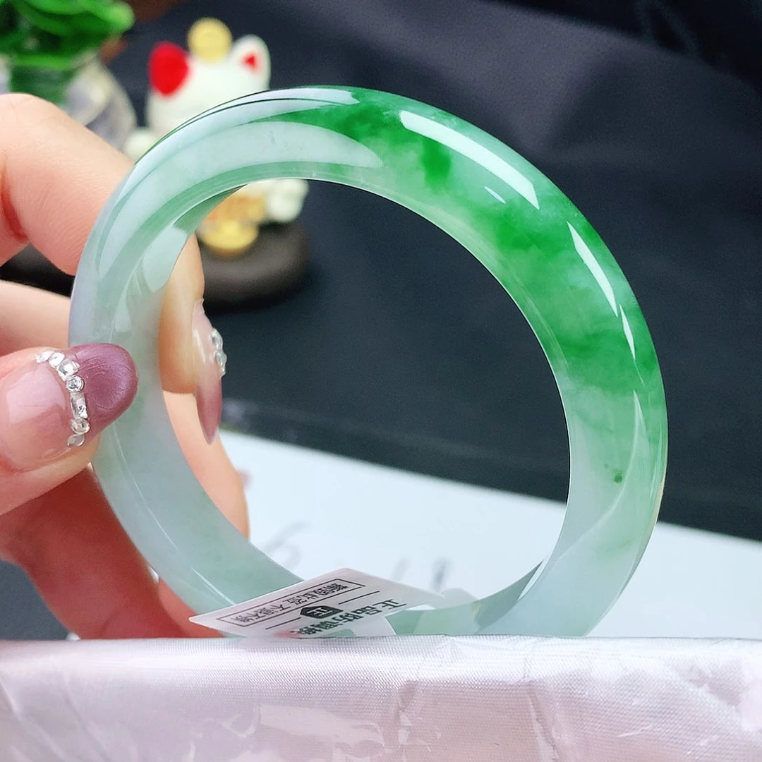 翡翠手镯未镶嵌56圈