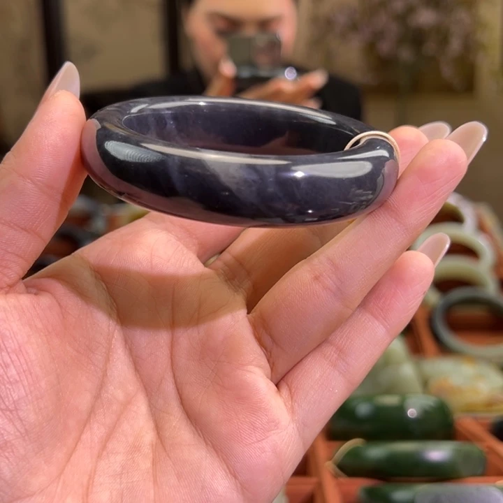 和田玉（墨玉）未镶嵌手镯