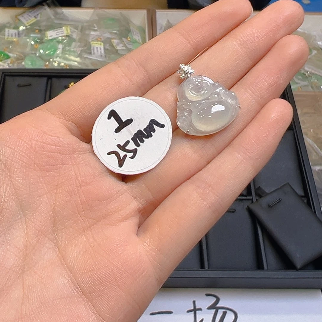 翡翠颈饰18K金镶嵌翡翠