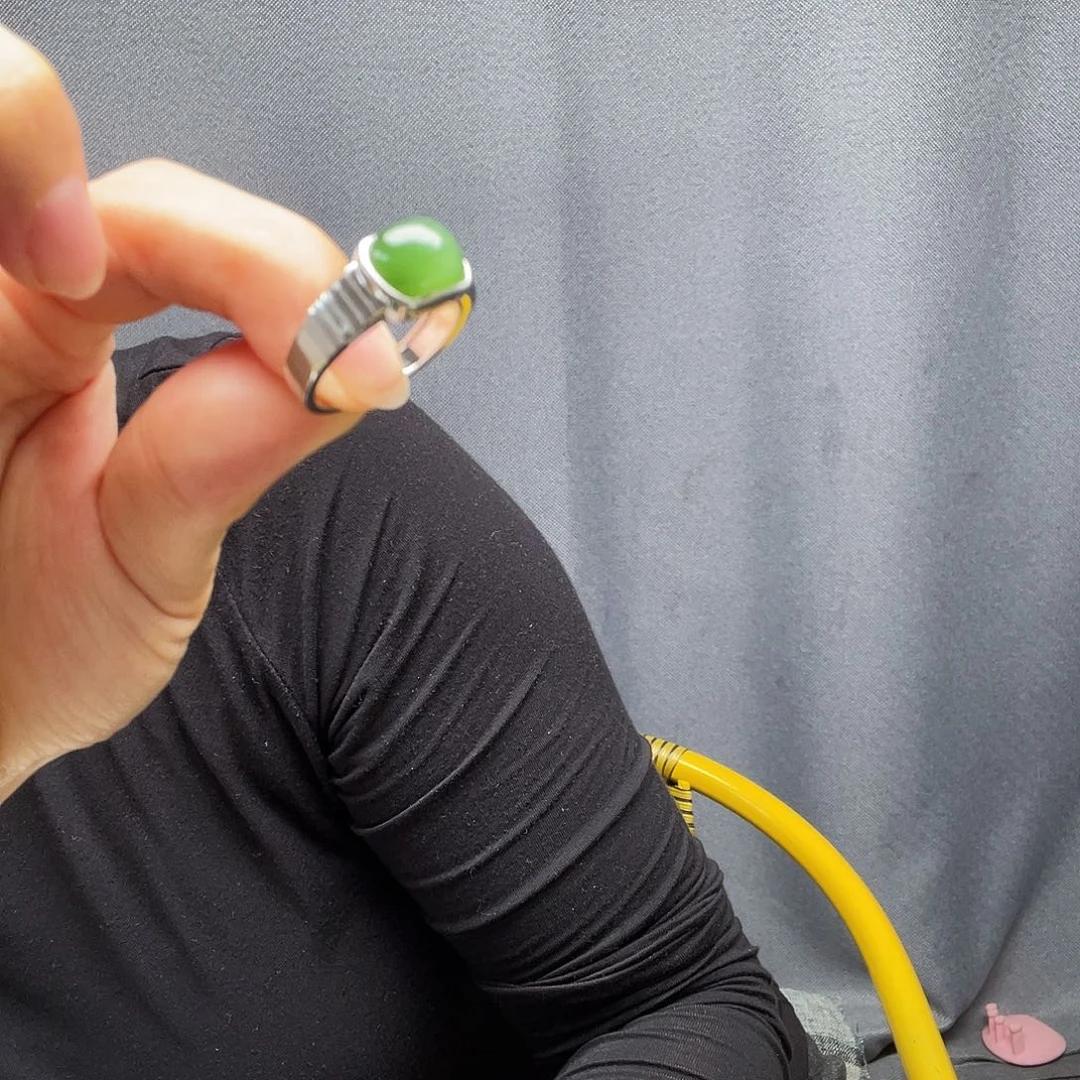 人****和田玉未镶嵌戒指