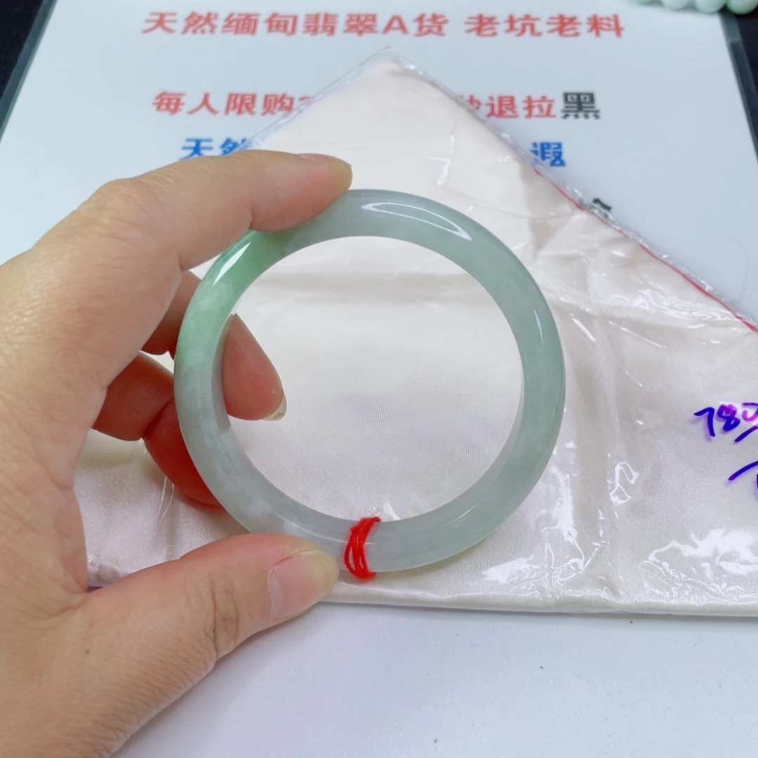 翡翠手镯未镶嵌姐*呀