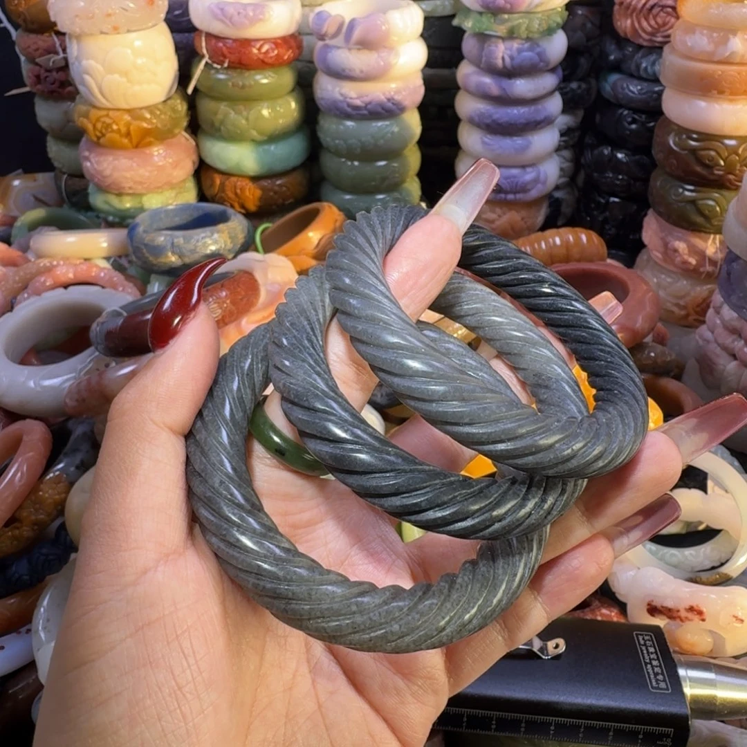 石英质玉（佘太翠）未镶嵌手镯32。565859。不退换一个价