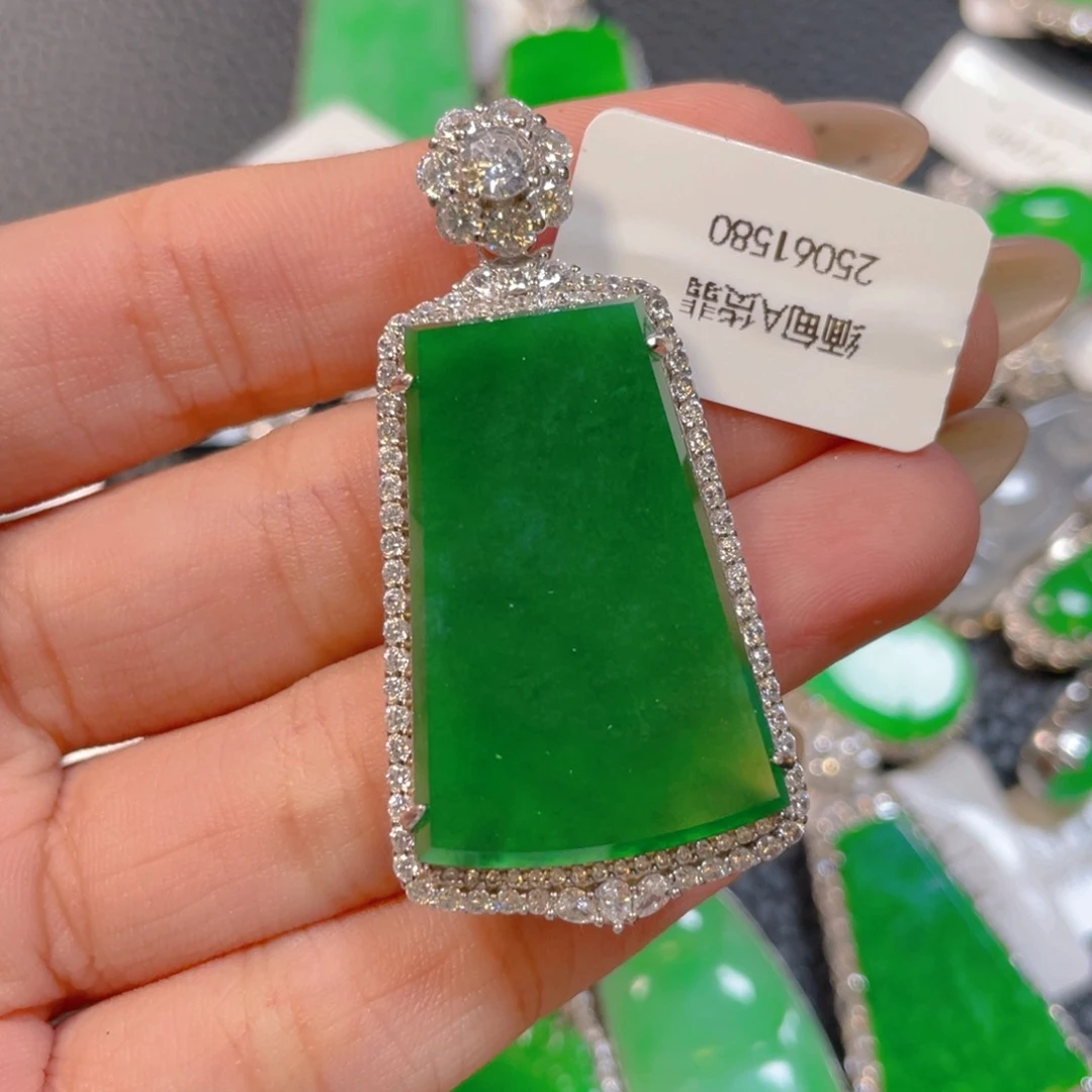 【闪购商品】翡翠银S925镶嵌颈饰我****麻翡翠