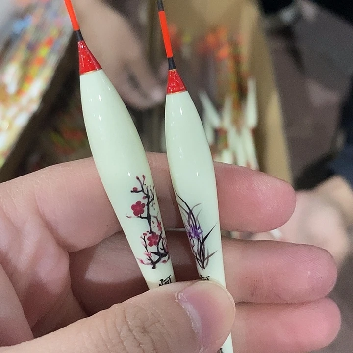 春夏秋冬随机发两根细尾