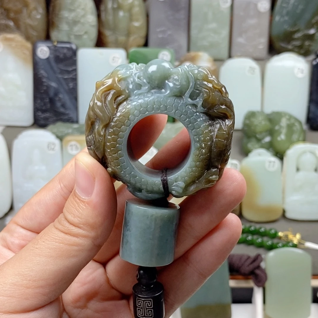 颈饰未镶嵌和田玉（糖玉）