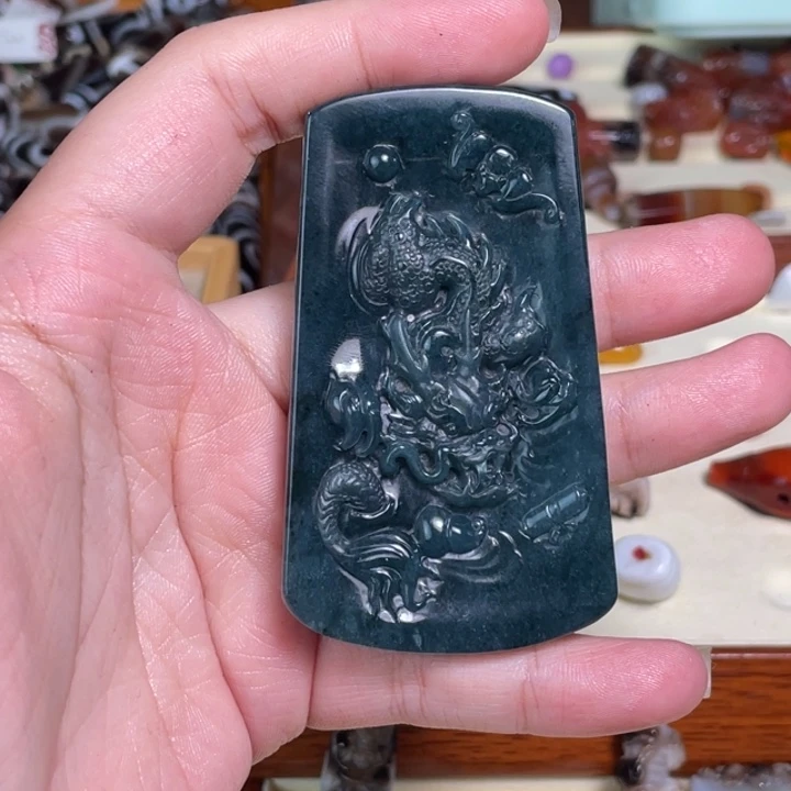翡翠未镶嵌颈饰93