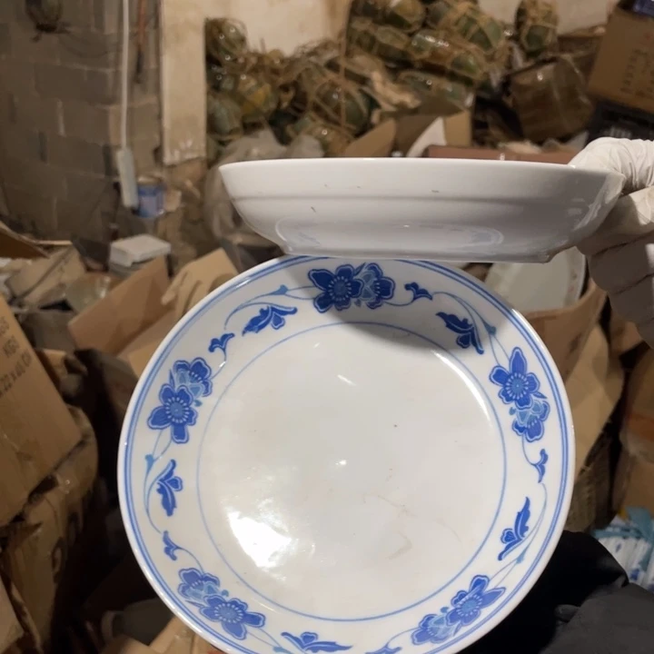 摆件陶瓷盘子碗砂锅都有