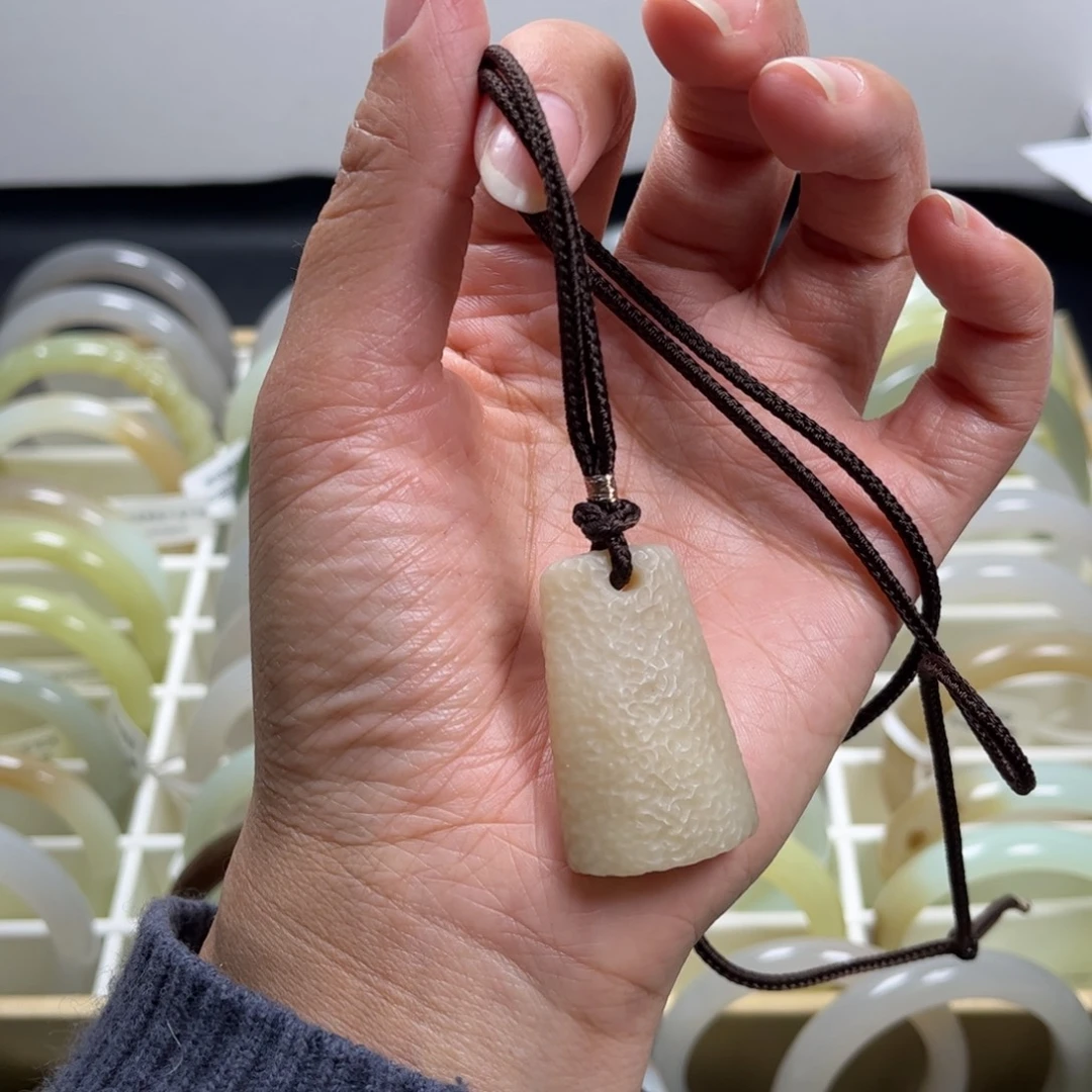 和田玉（糖玉）未镶嵌吊坠(赠链)