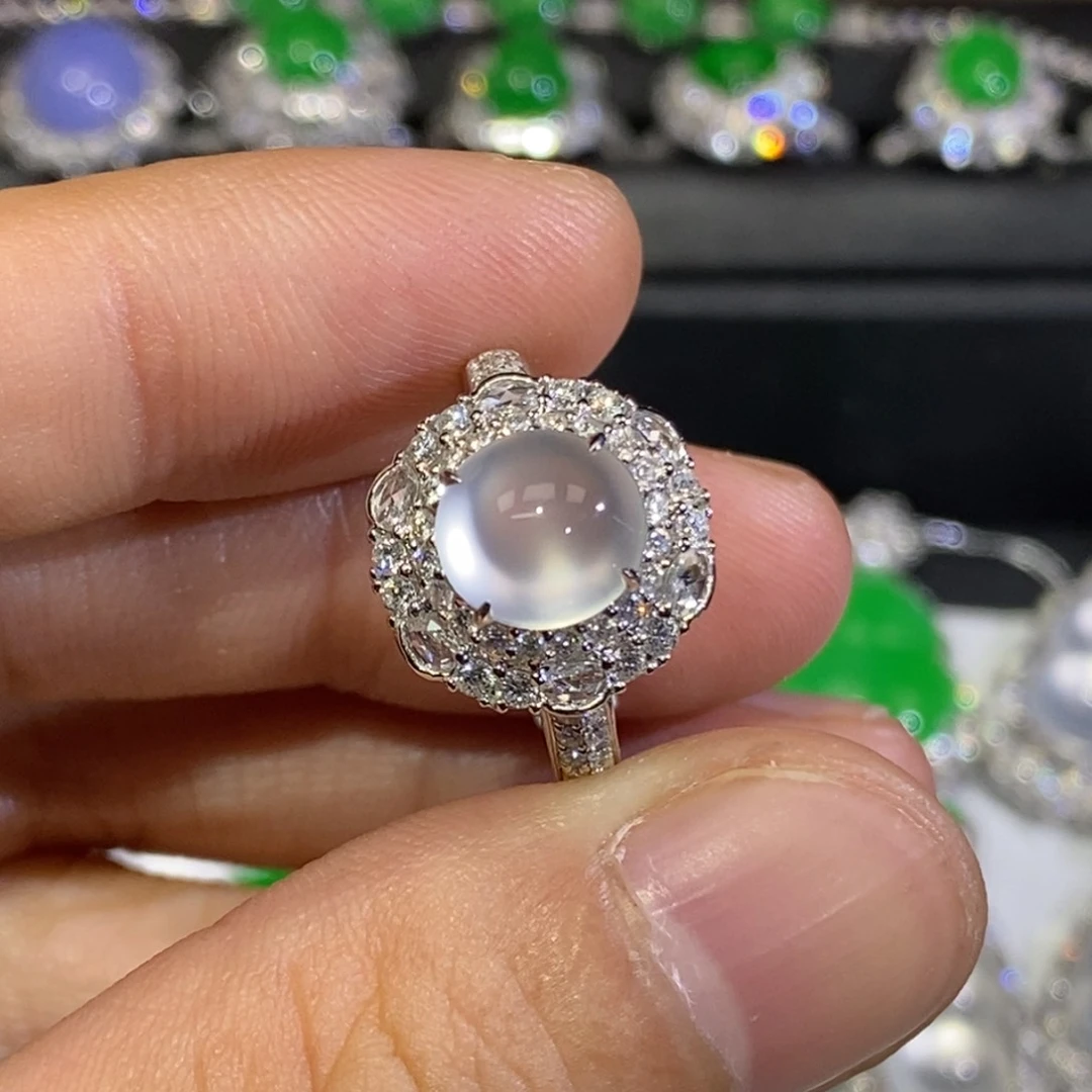 18K金镶嵌戒指翡翠玻璃种蛋面