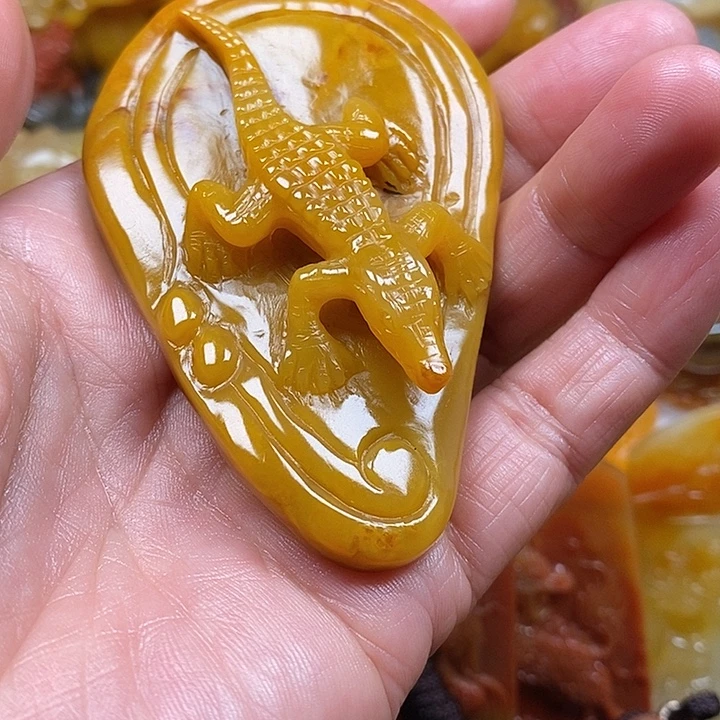 石英质玉（黄龙玉）合金颈饰