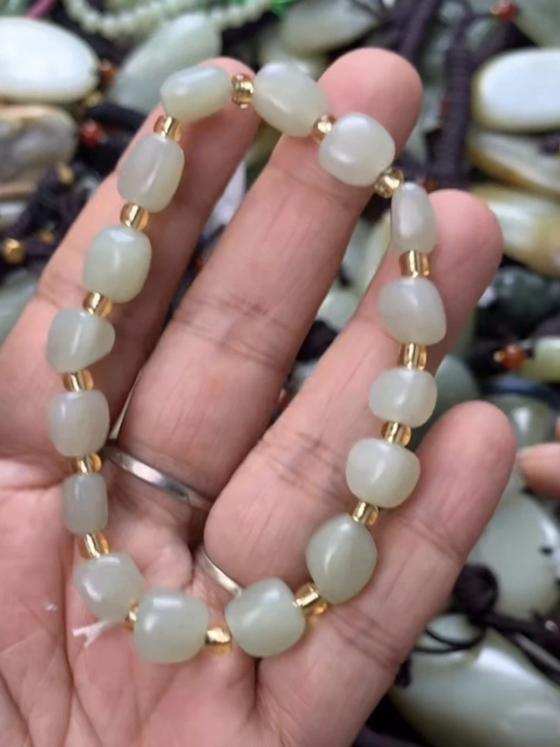 和田玉手串，多样性发货没有证书，拍一发一有瑕