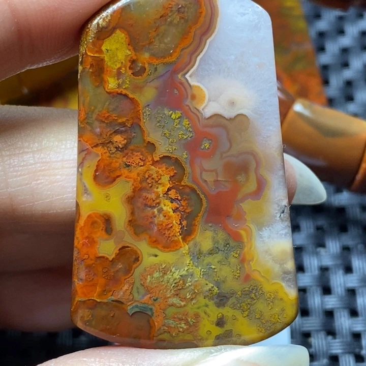 未镶嵌颈饰玛瑙/玉髓黄*娜